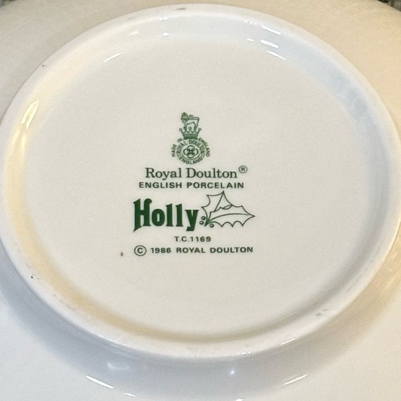🎄🌟HP🌟 VTG 1986 Royal Doulton Holly Pattern 8" Round Vegetable Bowl Porcelain - Picture 7 of 8